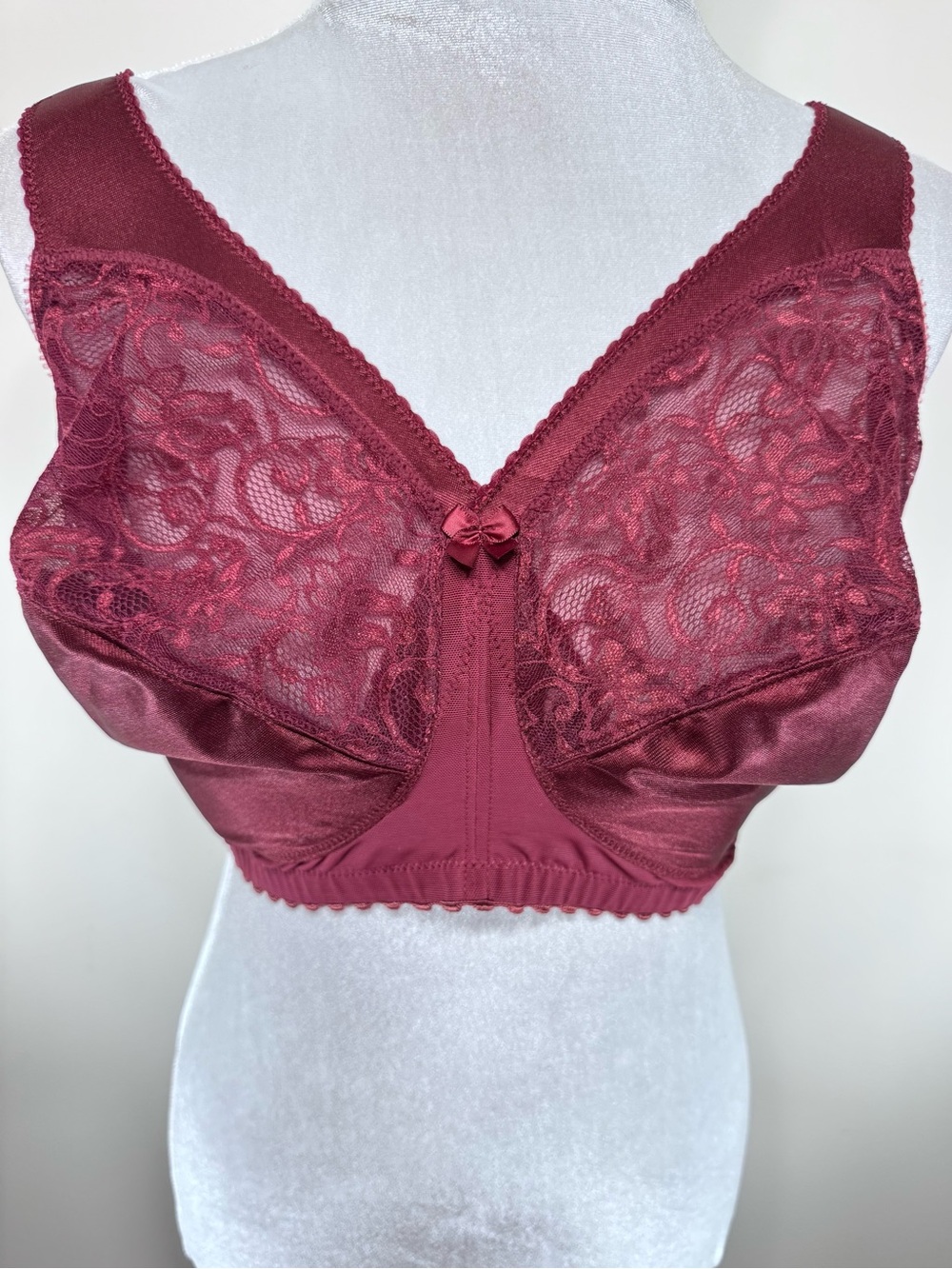 ⁠Glamorise MagicLift Burgundy Lace Full Figure Wirefree Support Bra GU795 42H⁠
